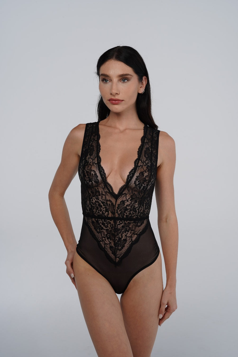 Dekolteli Dantel Detaylı Bodysuit