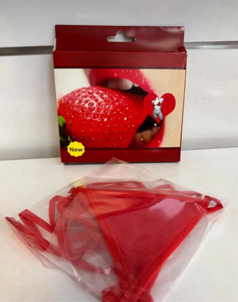Çilek Aromalı Yenilebilir İç Çamaşırı