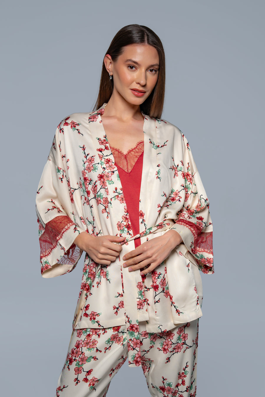 Dantelli Sabahlıklı Pijama Takımı