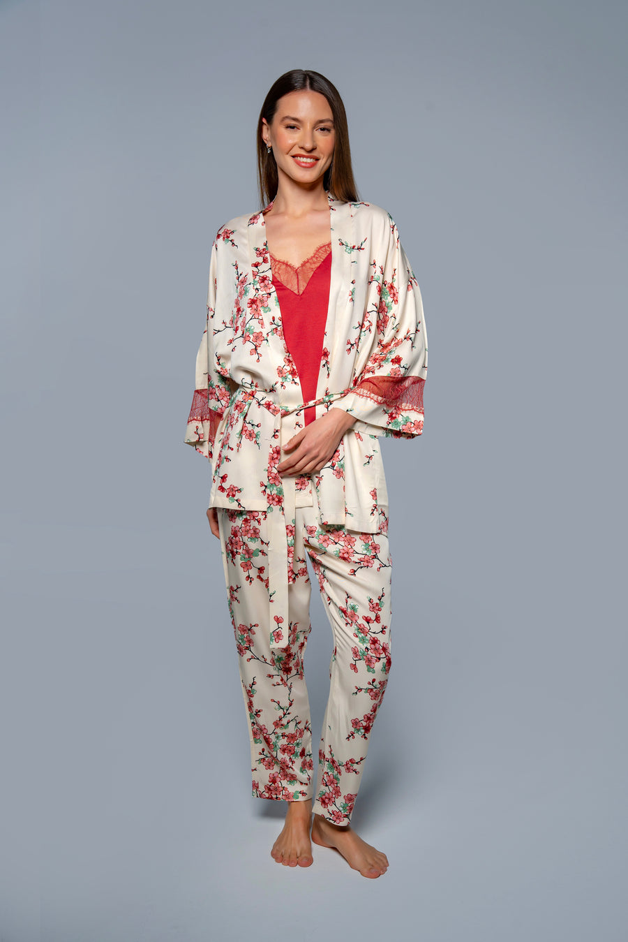 Dantelli Sabahlıklı Pijama Takımı